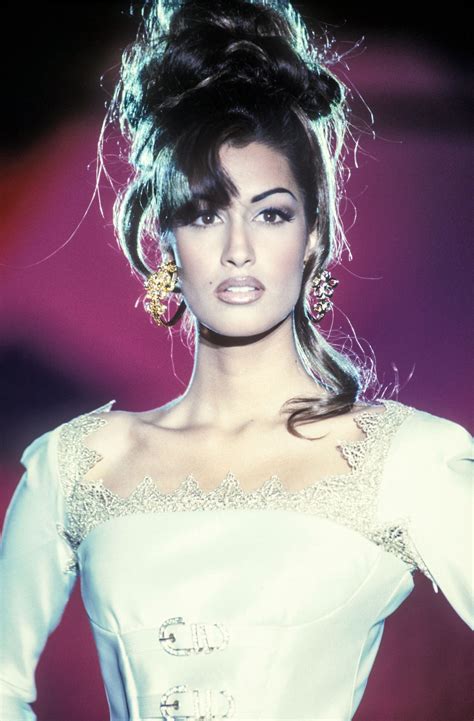 yasmeen ghauri versace 1992|Yasmeen Ghauri ⭐Supermodel Walk @ Versace '92 (HD).